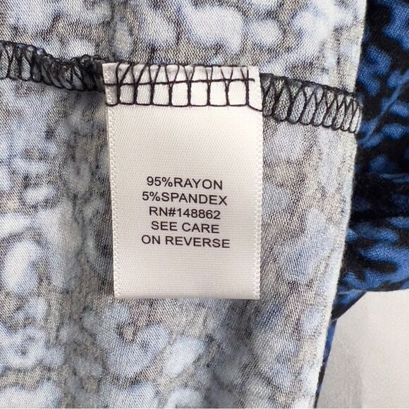 Torrid Super Soft Crew Neck Blue and Black Print Short Sleeve Tee 0663 - Picture 10 of 12